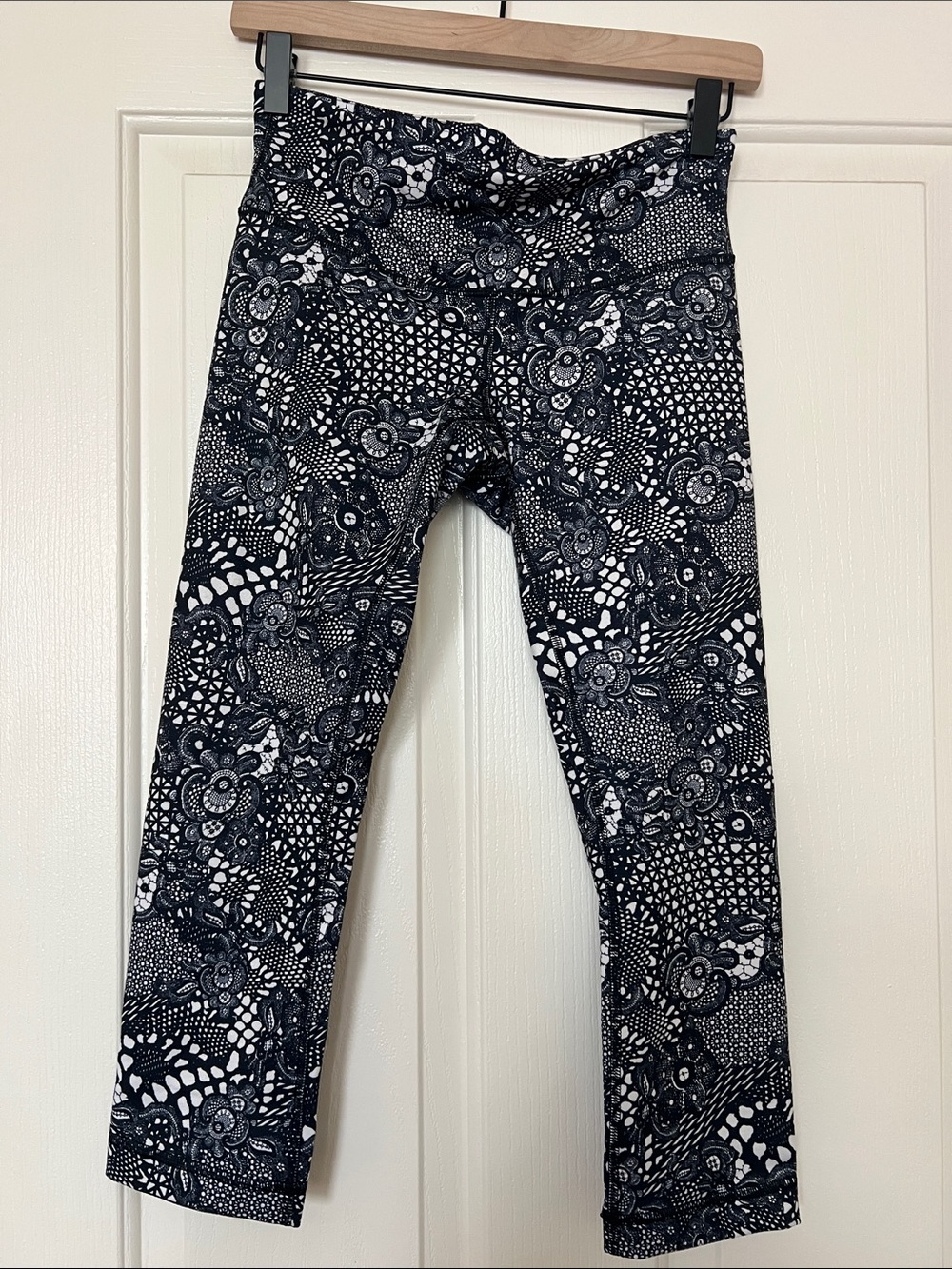 lululemon athletica Navy and White Floral Pattern Leggings